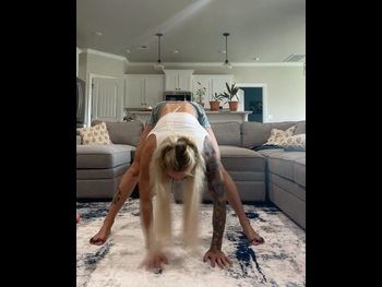  alt="Danielle Brandon"