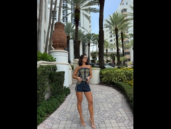  alt="Caroline Fiama"