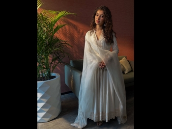  alt="Sara Arjun"