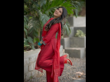  alt="Sravanthi Chokkarapu"