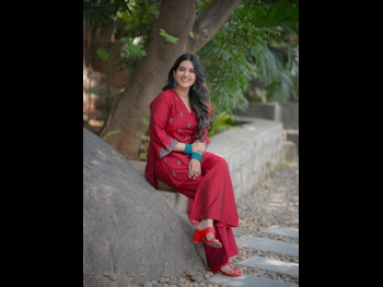 alt="Sravanthi Chokkarapu"