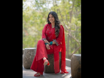  alt="Sravanthi Chokkarapu"