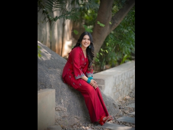  alt="Sravanthi Chokkarapu"