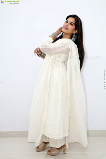 Sravanthi Chokkarapu