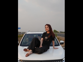  alt="Priynka Rewri"