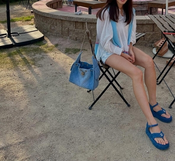 Lee Si-young