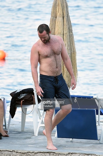 Sullivan Stapleton