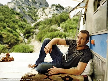 Sullivan Stapleton