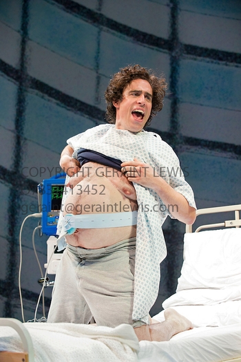 Stephen Mangan