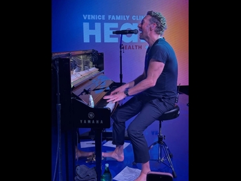  alt="Chris Martin"