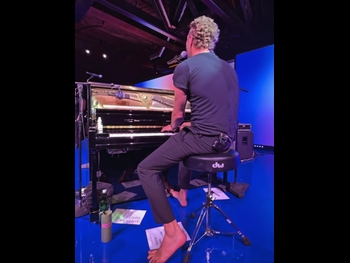  alt="Chris Martin"