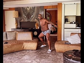  alt="Mehcad Brooks"