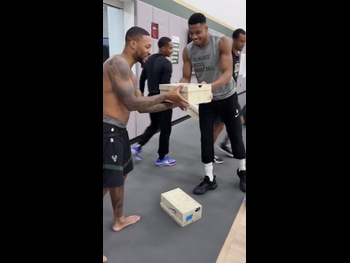  alt="Damian Lillard"