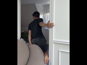  alt="Joe Sugg"