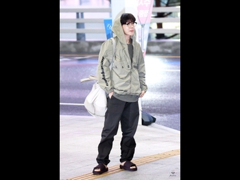  alt="J-hope"