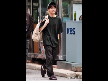  alt="J-hope"