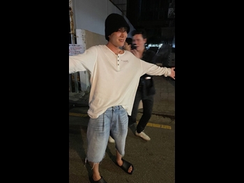  alt="J-hope"