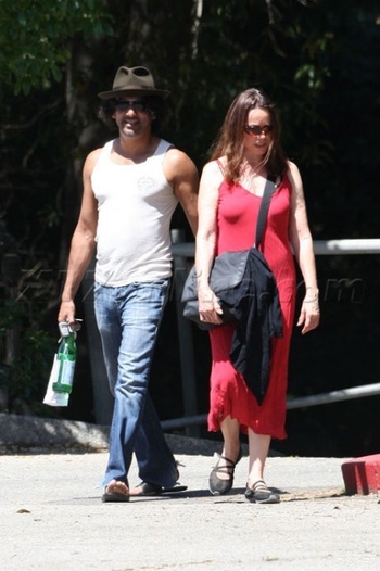 Naveen Andrews