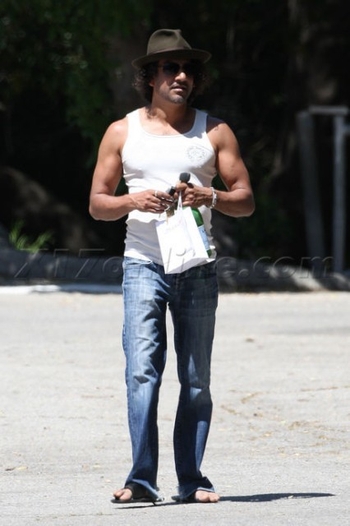 Naveen Andrews