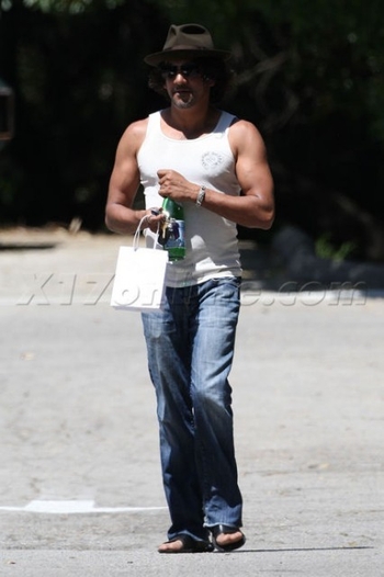 Naveen Andrews