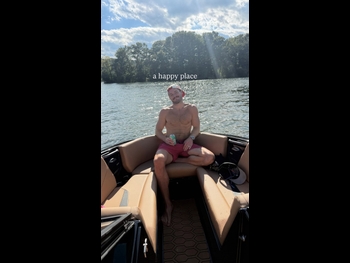  alt="Colton Underwood"