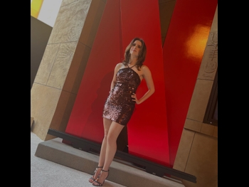  alt="Laura Marano"