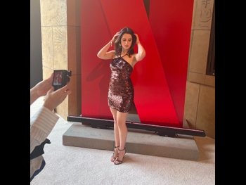  alt="Laura Marano"