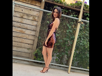  alt="Laura Marano"