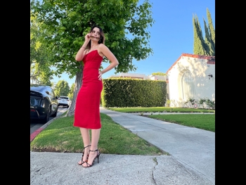  alt="Laura Marano"