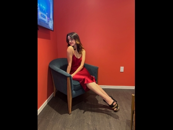 alt="Laura Marano"
