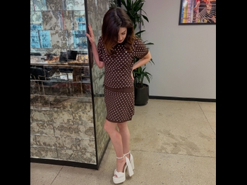  alt="Laura Marano"