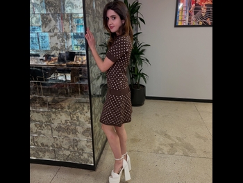  alt="Laura Marano"