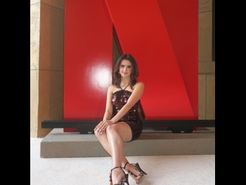  alt="Laura Marano"