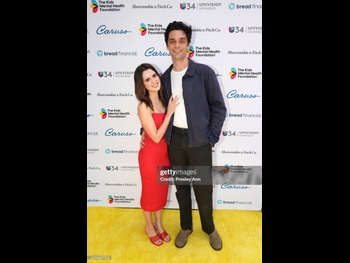  alt="Laura Marano"