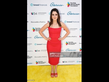  alt="Laura Marano"