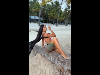  alt="Cardi B"