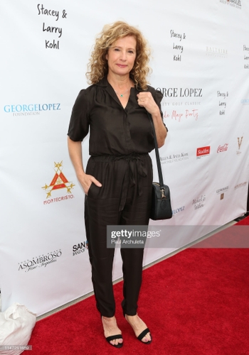 Nancy Travis