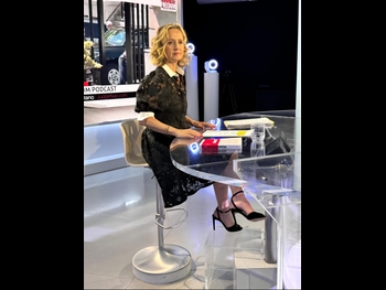  alt="Caroline Roux"