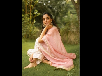  alt="Kanikka Kapur"