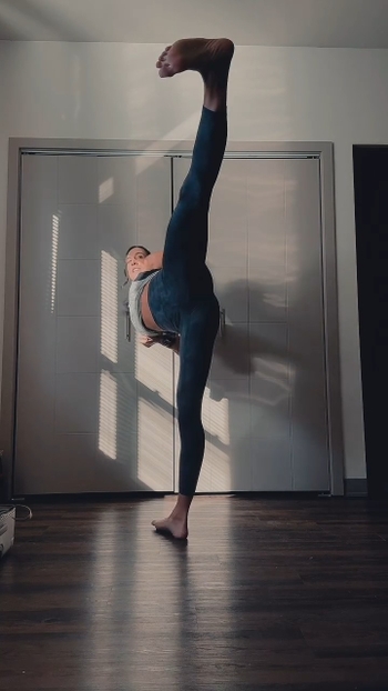 Caitlin Dechelle