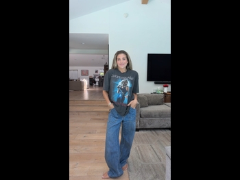  alt="Danielle Fishel"