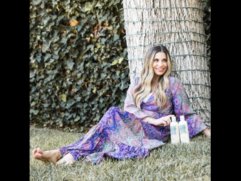  alt="Danielle Fishel"