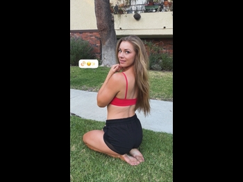  alt="Nikki Leigh"