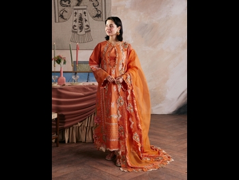  alt="Hania Aamir"