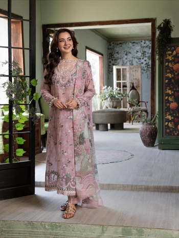 Hania Aamir