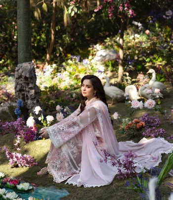 Hania Aamir