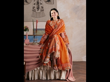  alt="Hania Aamir"