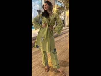 alt="Hania Aamir"