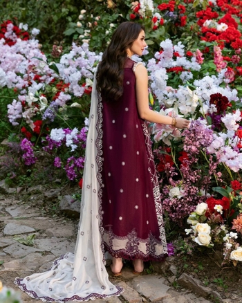 Hania Aamir
