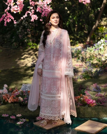 Hania Aamir